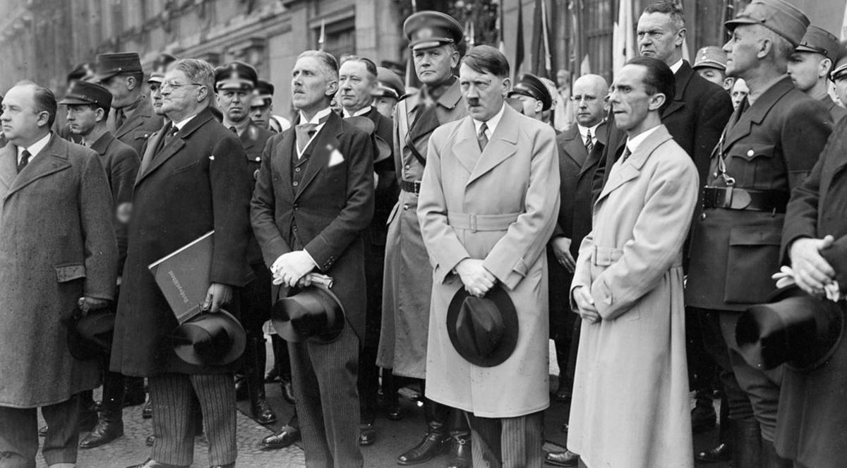 Фото - Конец теориям заговора: Гитлер точно умер в 1945