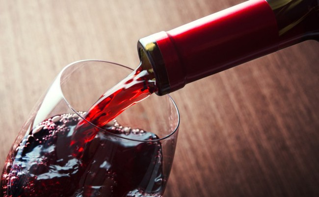 Фото - Учёные приравняли бокал красного вина к часу занятий в спортзале