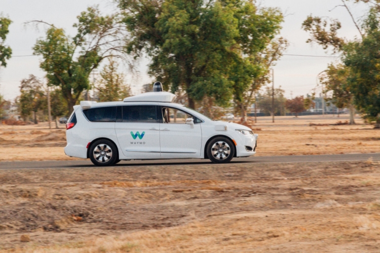 Фото - «Дочка» Alphabet купила 62 000 минивэнов Chrysler Pacifica»