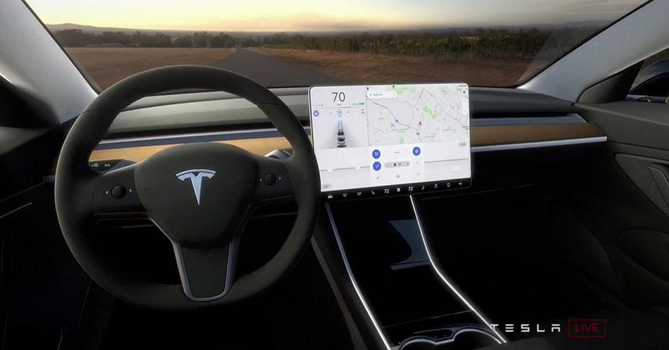 Фото - Владельца Tesla на полтора года лишили прав за брошенный руль